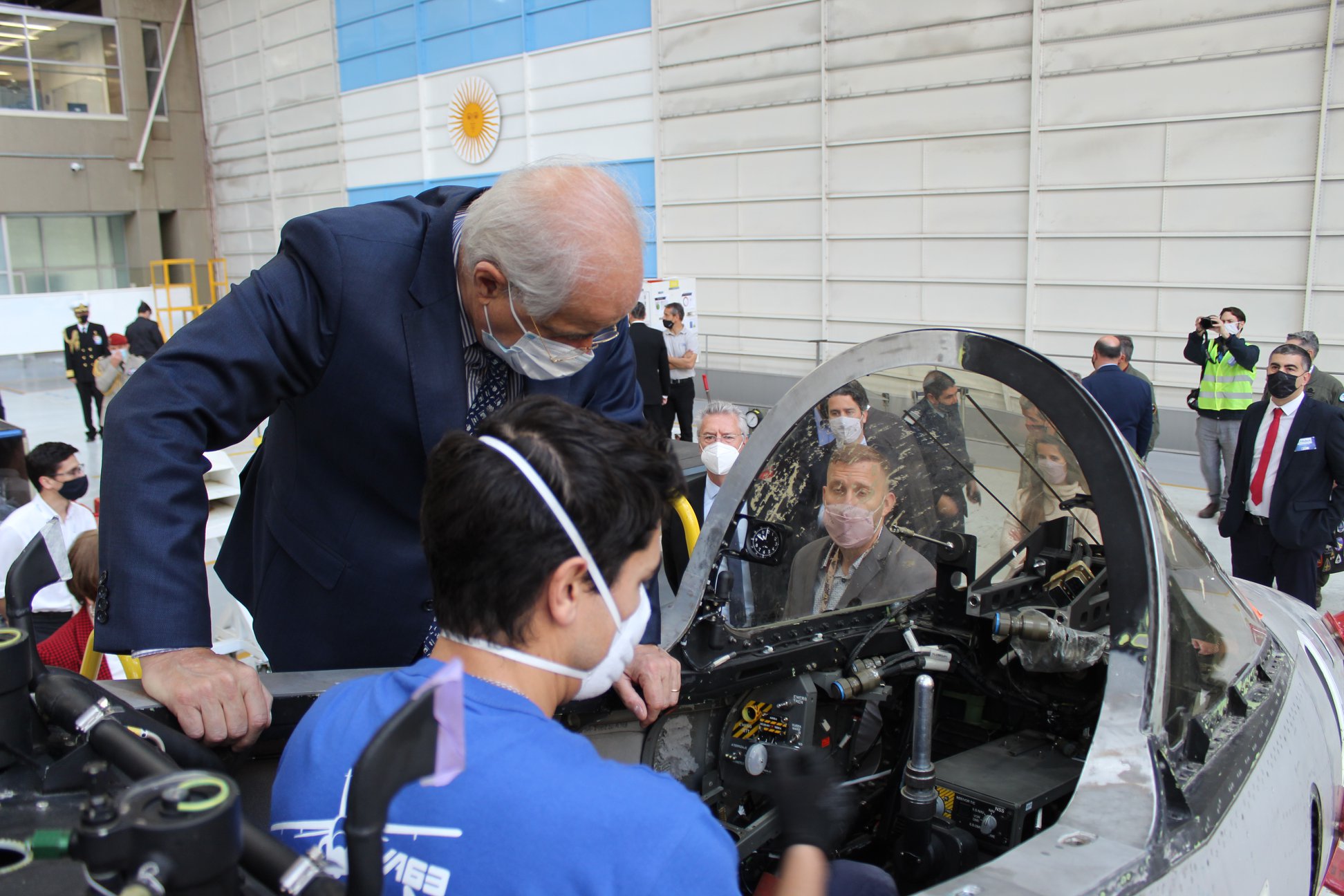 MinDefensa de Argentina inspecciona trabajos en la FAdeA