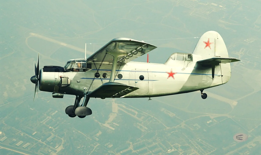 An-6, la versión ‘jorobada’ del An-2 que exploró la atmósfera a gran altura