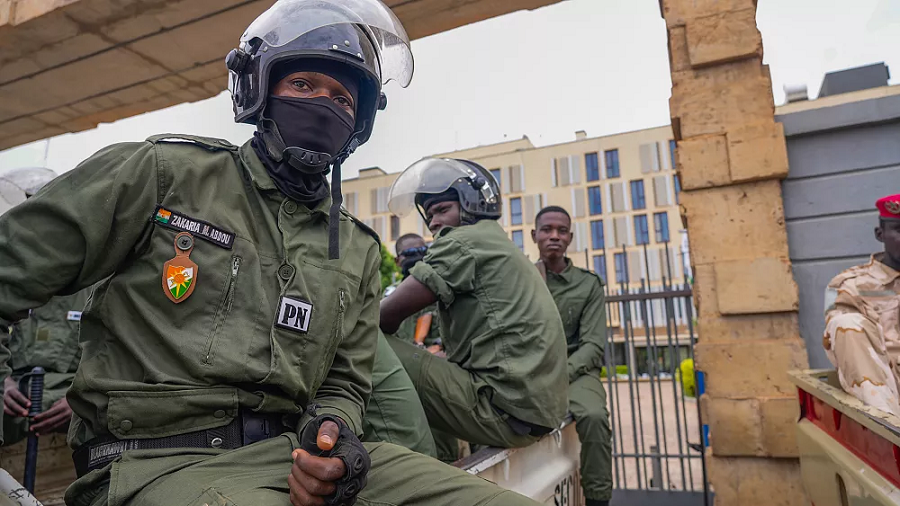 Los golpistas de Níger ordenan expulsar al embajador de Francia