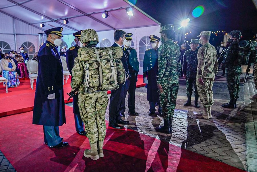 La gala Noche de Héroes, contó con la presencia del Ministro de Defensa.