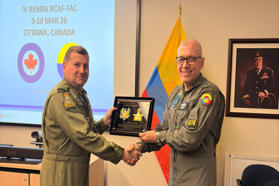 Mayor General Alfonso Lozano y Mayor General Denis O'Reilly