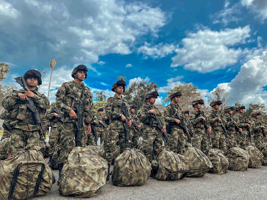 Con cinco nuevos pelotones de soldados profesionales, el Ejército continua reforzando la seguridad en el Valle del Cauca