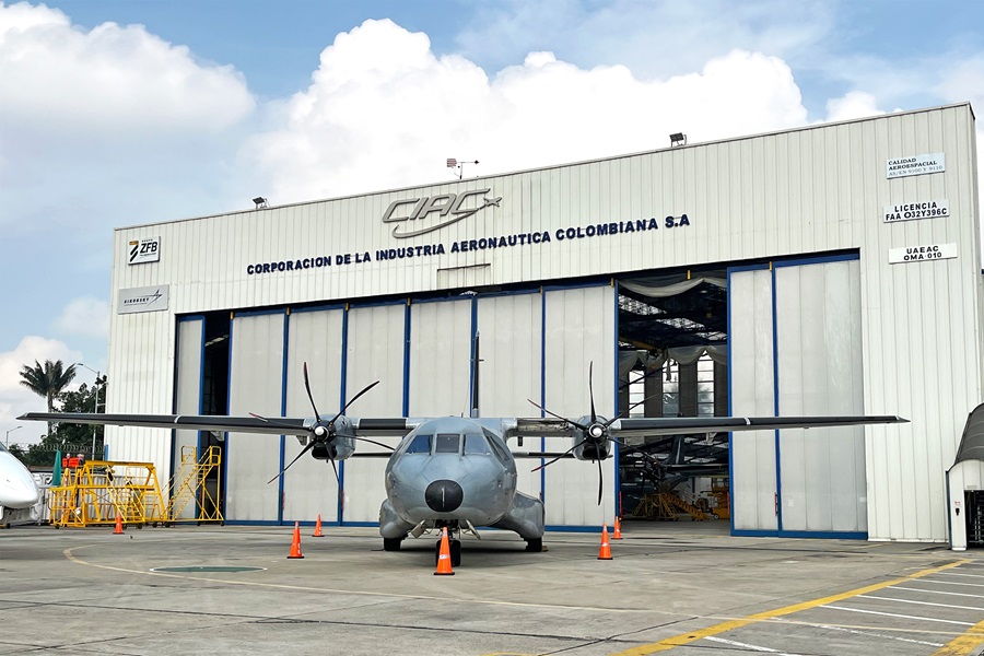 Hangar de la CIAC Y un C295
