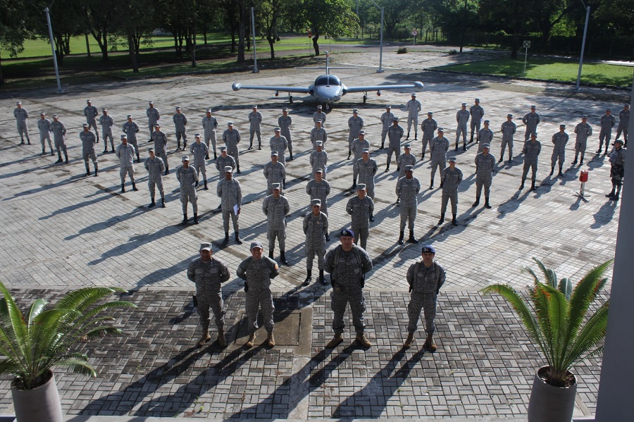 Orgullosos por el deber cumplido, jóvenes colombianos culminan Servicio Militar en su Fuerza Aérea