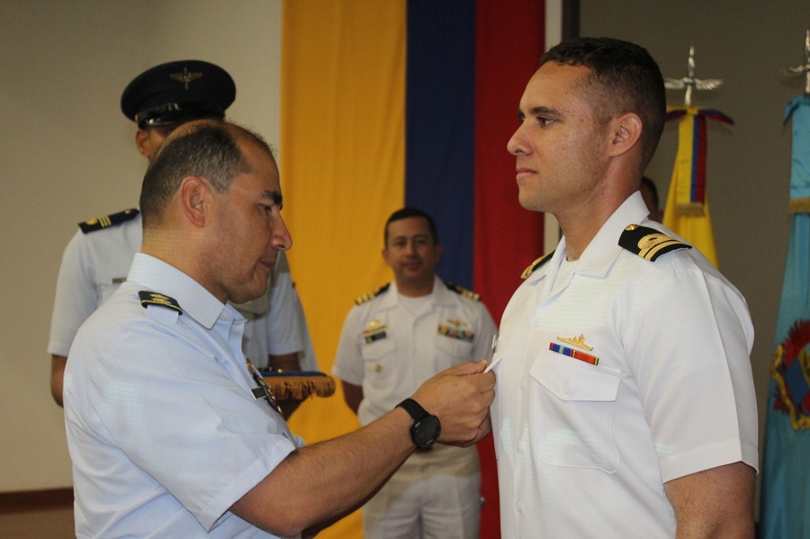 Oficiales de la Armada Nacional, culminan su curso como Pilotos de ala fija en la Fuerza Aérea