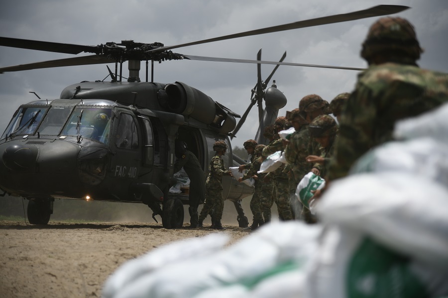 Fuerza Aérea transporta siete toneladas de carga humanitaria para damnificados de Murindó, Antioquia