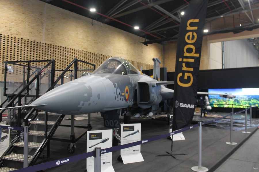 Foto Exclusiva de www.fuerzasmilitares.org - Gripen E en Expodefensa 2025