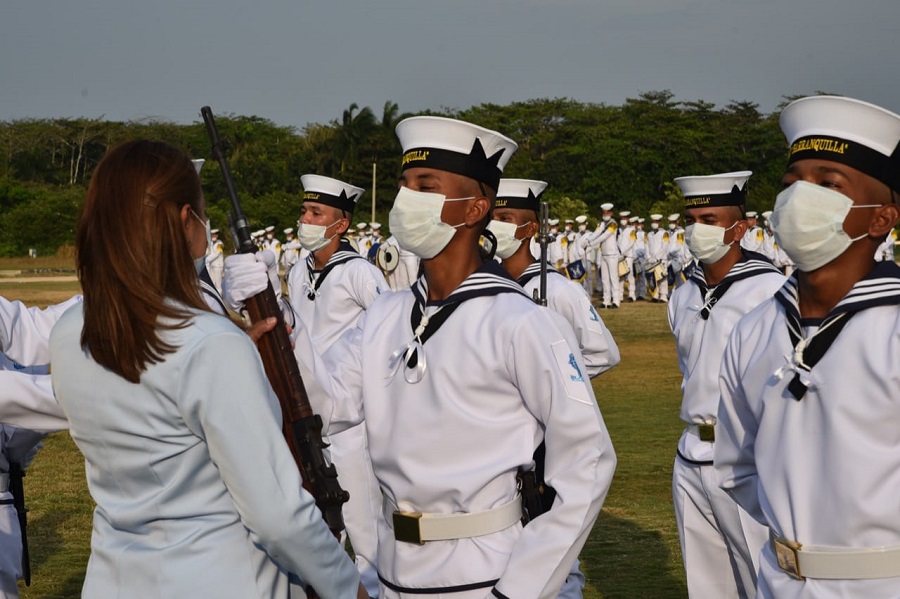 171 grumetes juran bandera en la Escuela Naval de Suboficiales ARC “Barranquilla”
