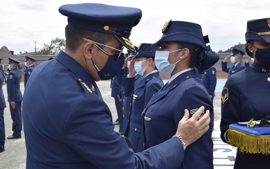 Ceremonia militar de ascenso de un personal Suboficiales de su Fuerza Aérea