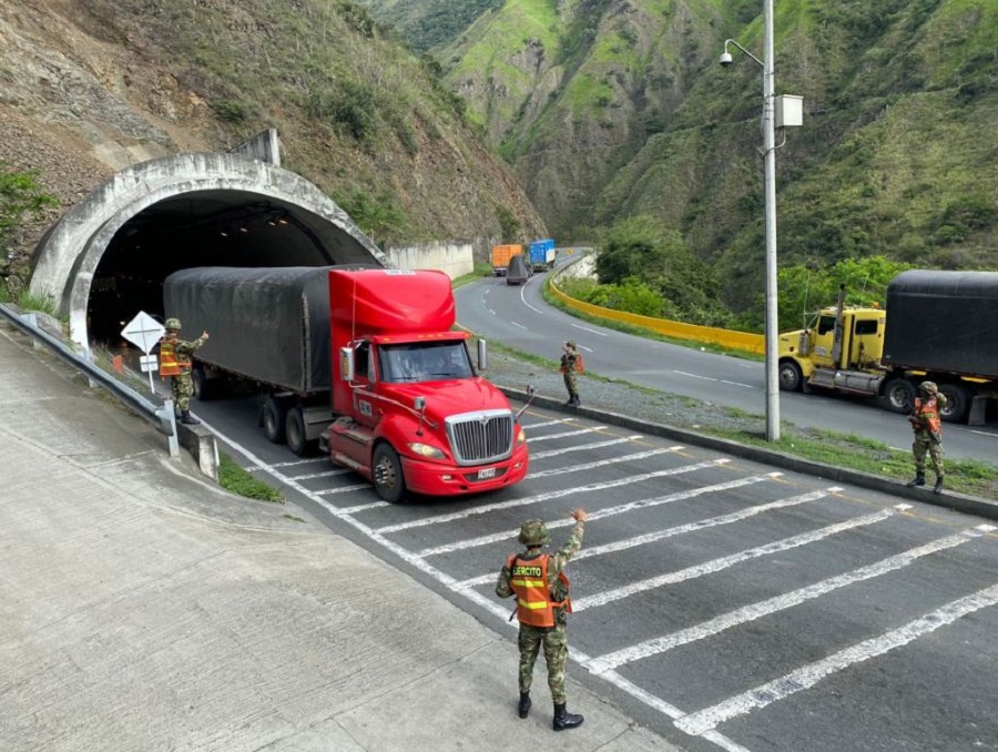 Soldados del Ejército Nacional continúan patrullando las vías del departamento con el único propósito de proteger a los colombianos